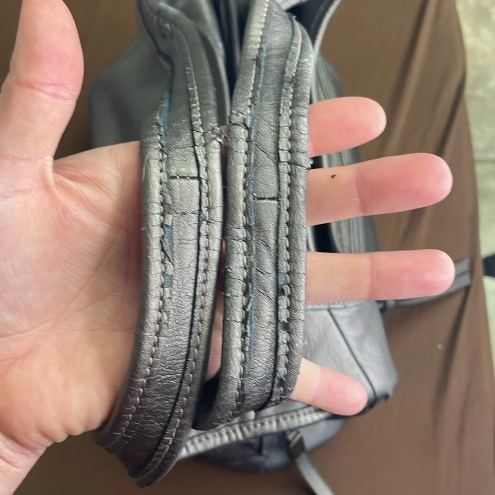 Simply Vera by Vera Wang Metallic Shoulder Bag – Pre-Owned - Picture 12 of 13